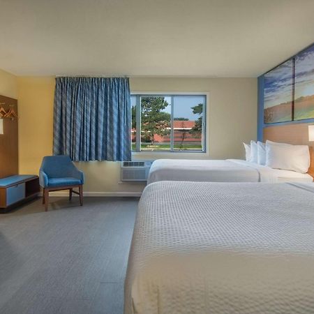 Days Inn & Suites By Wyndham Waterloo Kültér fotó