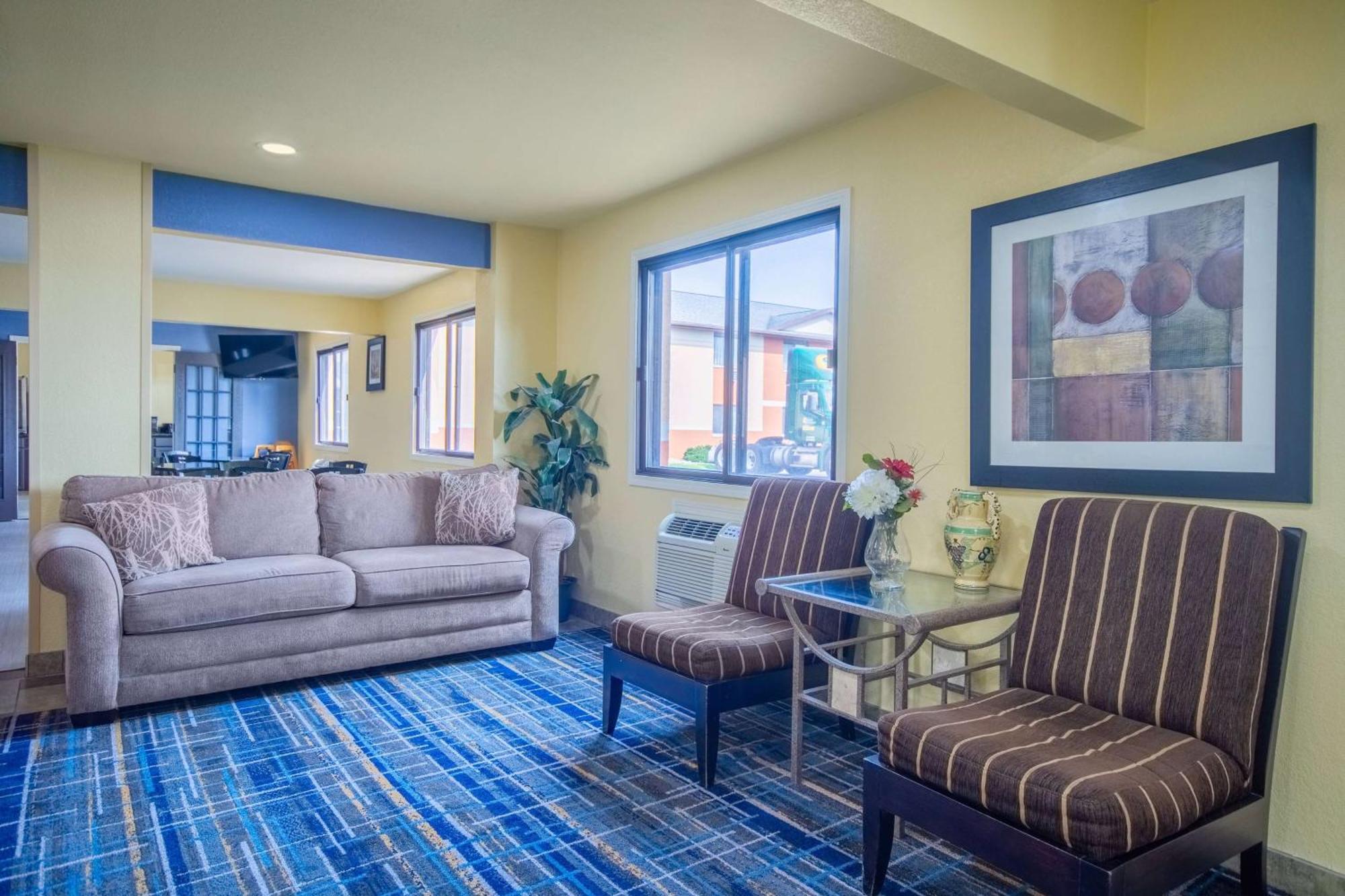 Days Inn & Suites By Wyndham Waterloo Kültér fotó