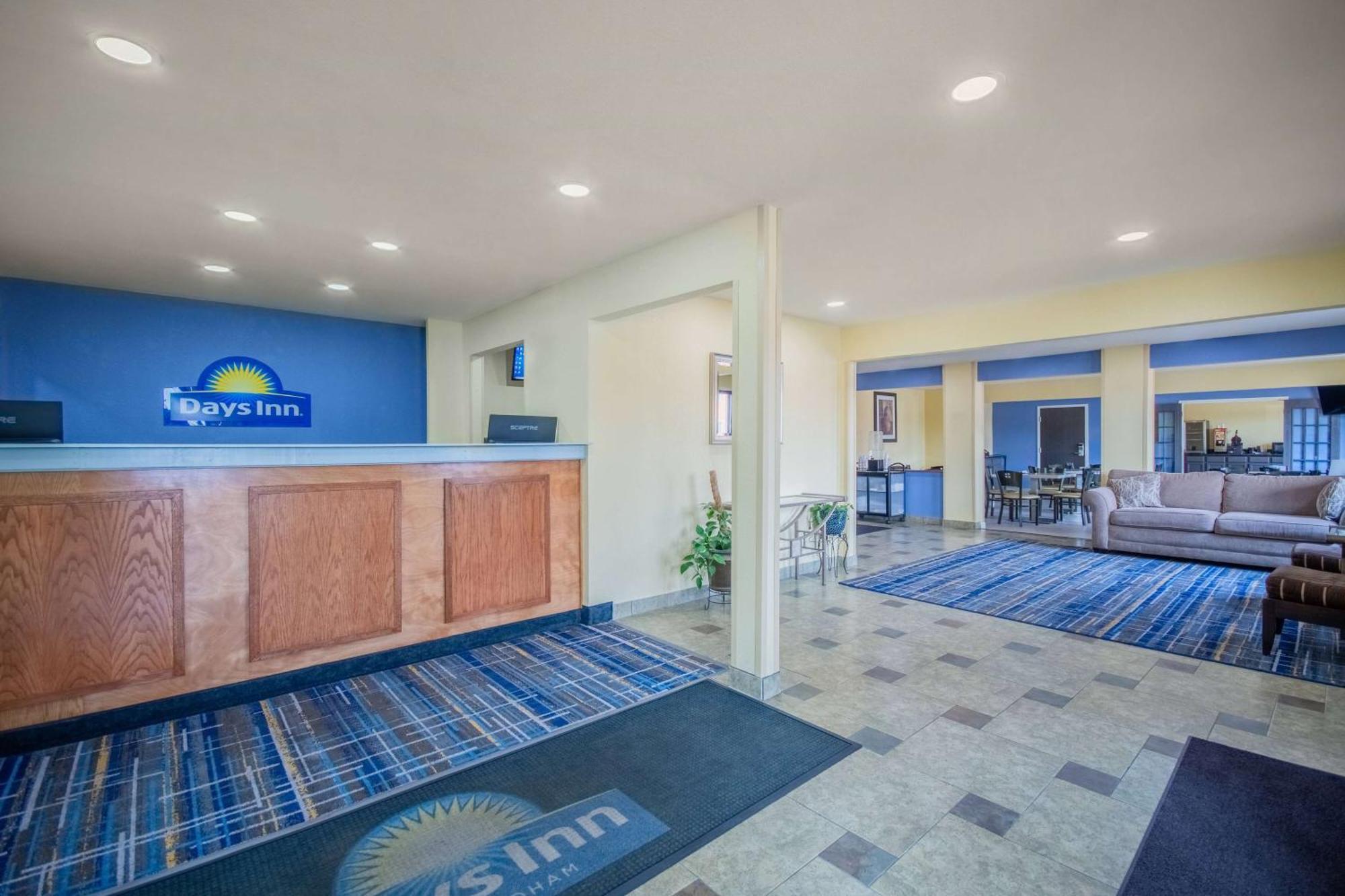 Days Inn & Suites By Wyndham Waterloo Kültér fotó