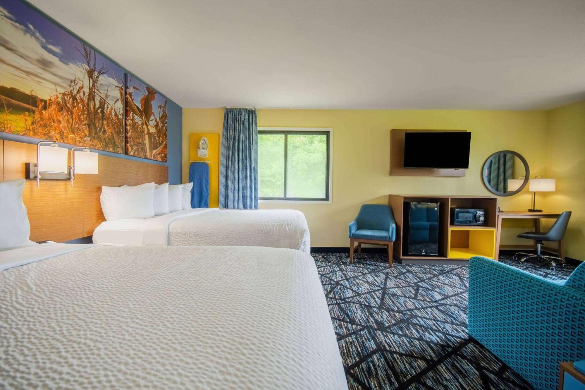 Days Inn & Suites By Wyndham Waterloo Kültér fotó